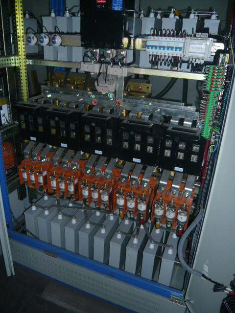 干式变压器1000KVA）,功率因素很低，供电公司要收调整金（罚款）
